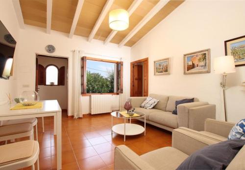 Charming villa for two people by Renthousing