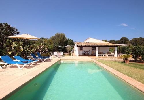 Charming villa for two people by Renthousing