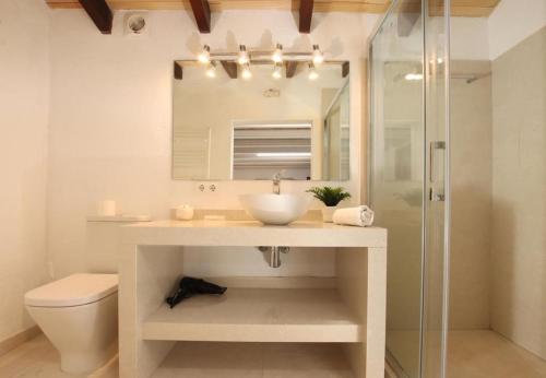 Charming villa for two people by Renthousing