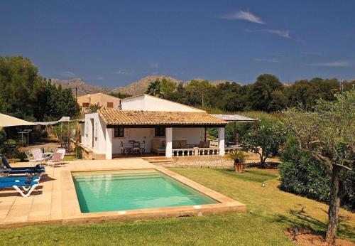 Charming villa for two people by Renthousing