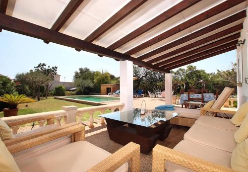 Charming villa for two people by Renthousing