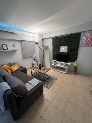 Aiolos cozy GLYFADA near the centre
