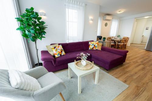 3 BDR Traveller Family Apt w AC Free Parking by NW