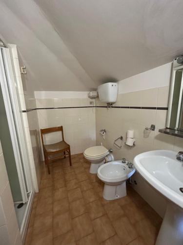 a bathroom with a toilet and a sink at Casa per Ferie Ulivo d'Assisi in Assisi
