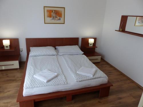 Postel nebo postele na pokoji v ubytování Toscanaapartmanbalatonhu family frend