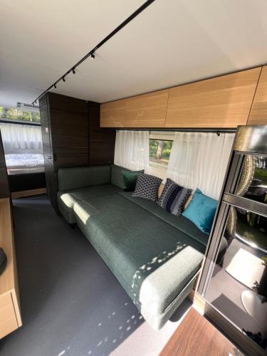 a bed in the back of a rv at Ferienhäuser Insel Usedom - Luxuswohnwagen Doppeltür mit Whirlpool in Lütow