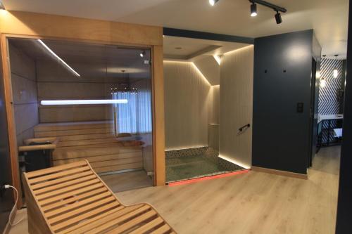 a room with a chair and a room with a door at Casa dos Americanos - Suite Wellness in Briño