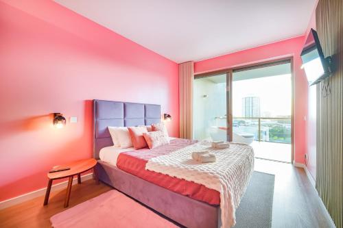Pink Sunset by Moje Holiday