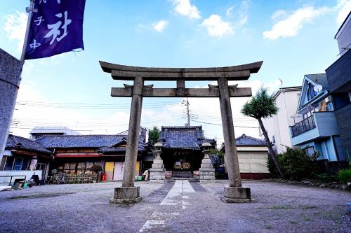 Takara Entire Japanese house with a view of the shrine