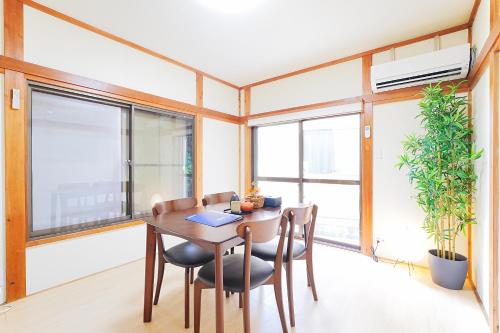 Takara Entire Japanese house with a view of the shrine