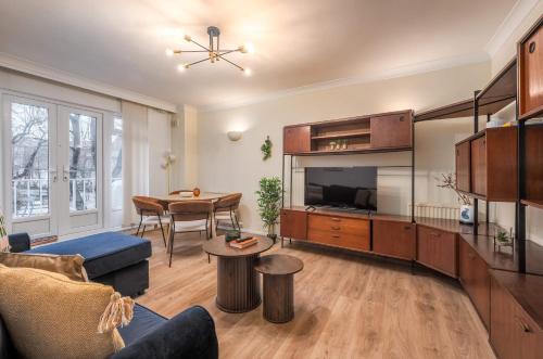 Gallery image of Swanky two bedroom flat with balcony near swiss cottage and regents park in London