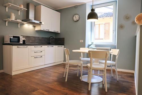 a kitchen and dining room with a table and chairs at Varennahouse in Varenna