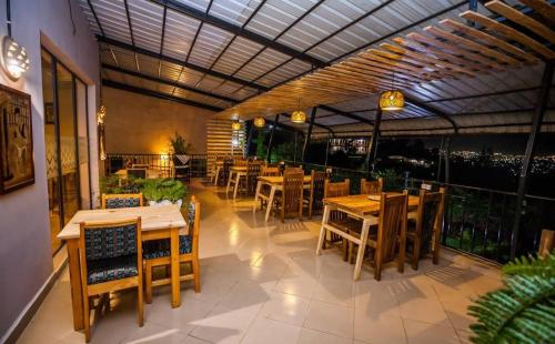 Restoran atau tempat lain untuk makan di Pele Hotel