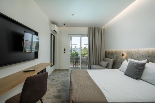 Кровать или кровати в номере Dias Studios & Suites