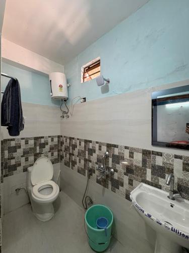 a bathroom with a toilet and a sink at Sameer Homestay in Kalimpong