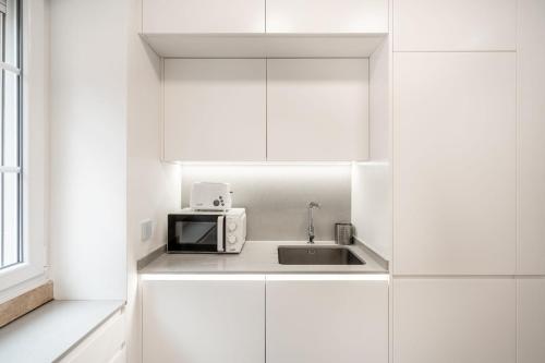 Stylish T2 Apartment in Lisbon by Lisbeyond