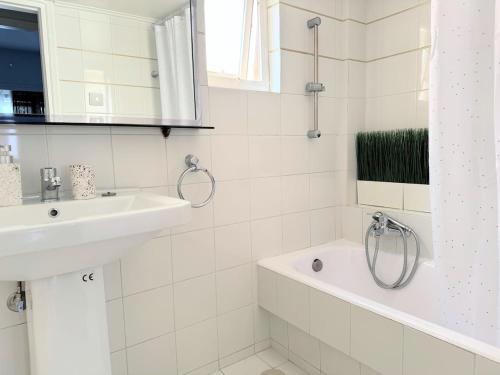 Amazing Luxurious BrandNew 4BDR 2Bath ΑcropolisAPT