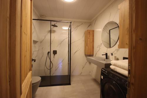 Penthouse with view 2 bedrooms free parking photo 3