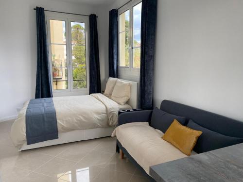 Beachside Art Deco Studio - Direct Tram to Airport