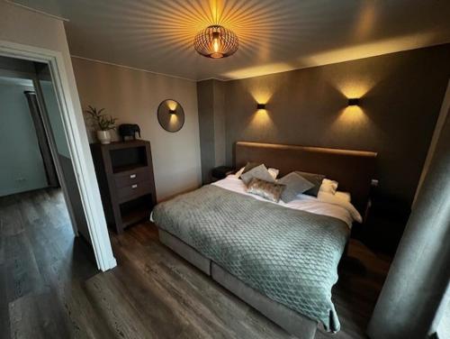 a bedroom with a bed with a cat laying on it at Gasthuys Rooy in Stramproy