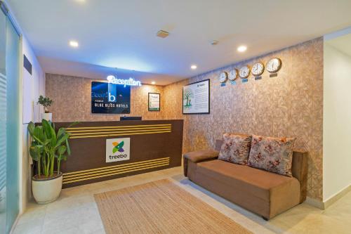 a waiting room with a chair and a counter at Treebo Brixton Luxe in Bangalore