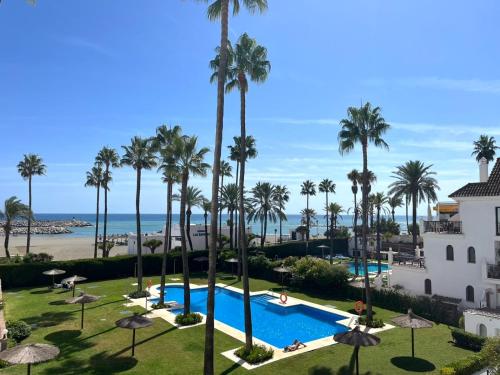Lovely Beachfront Apartment in La Duquesa - RDR527