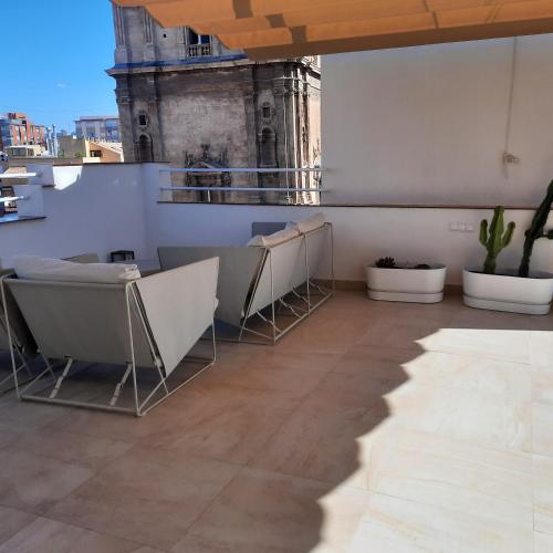 Penthouse with sunny Terrace by Cathedral