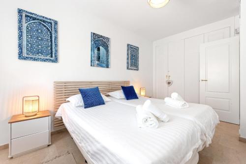 Lovely Beachfront Apartment in La Duquesa - RDR527