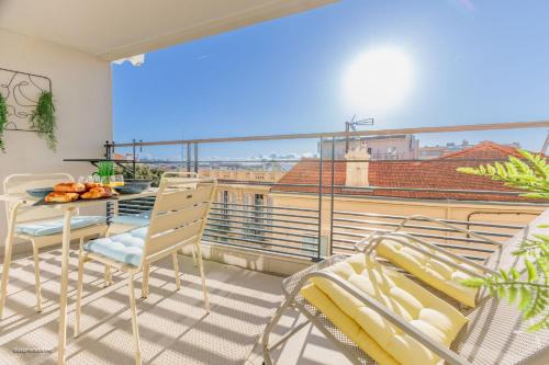 Villa Lerins 304 by Halldis