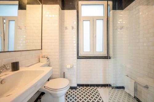 Heritage Apartment w Balcony in Bairro Alto