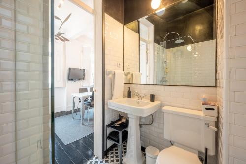Heritage Apartment w Balcony in Bairro Alto