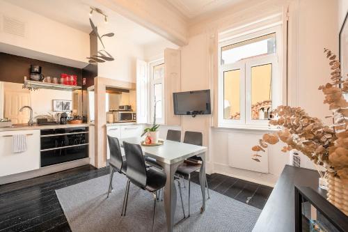 Heritage Apartment w Balcony in Bairro Alto
