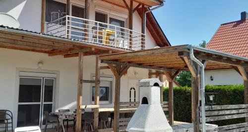 Ferienwohnung mit Pool, Wlan direkt am See 60qm