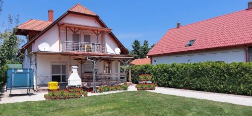 Ferienwohnung mit Pool, WLAN direkt am See 70qm