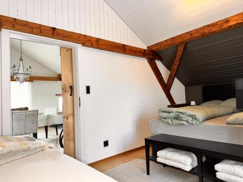 a bedroom with two beds and a dining room at Revier belle étage in Glarus