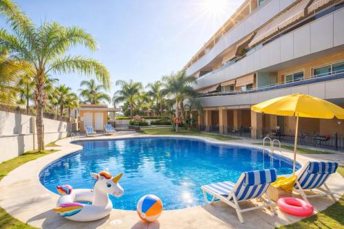 Hill apartment with terrace, parking, pool & paddle court