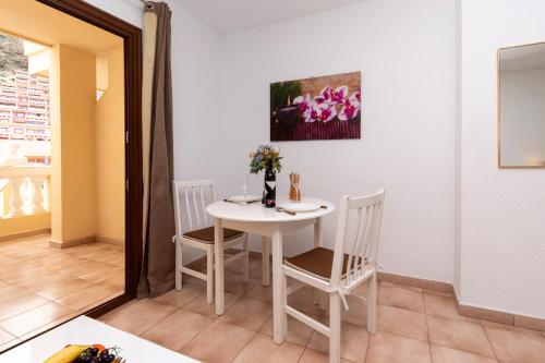 Tranquil Studio Apartment Castle Harbour