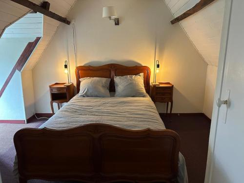 a bedroom with a large bed with two night stands at Les Deux Canards Perdus in Rouffignac Saint-Cernin
