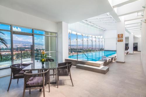 Four Points by Sheraton Cuenca — Swimming pool