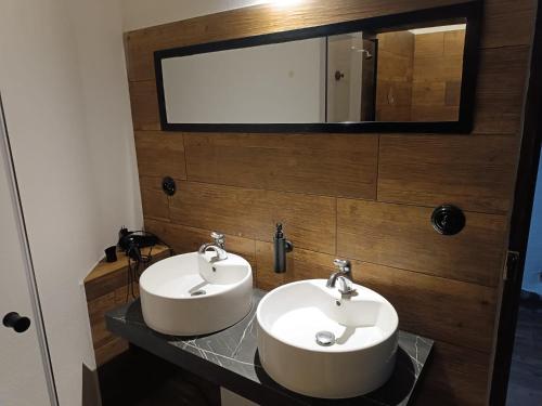 a bathroom with two sinks and a mirror at Krumlovské domky in Český Krumlov