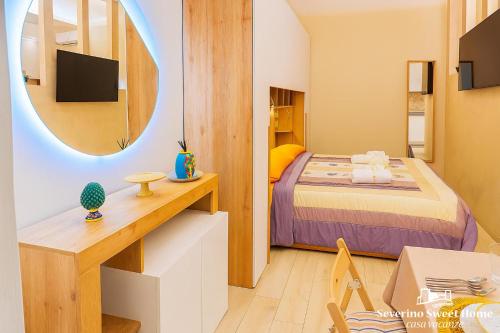 a small bedroom with a bed and a mirror at Severino Sweet Home Casa Vacanze in Mercato San Severino