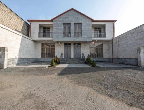 Luse houses