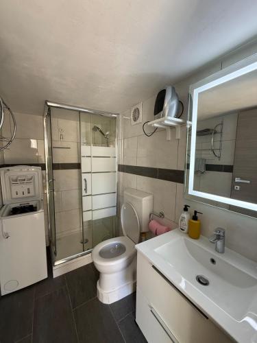 Mezzanine Studio - Close to Beaches