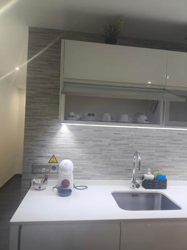 a kitchen with a sink and a white counter top at Increíble piso céntrico in Gandía