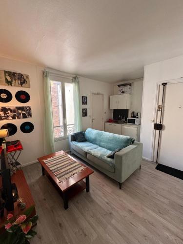 Private room, often full flat Paris 14th