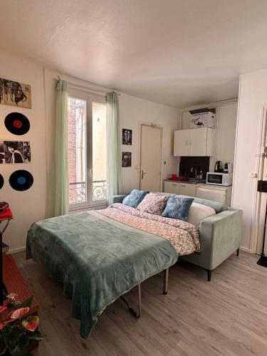 Private room, often full flat Paris 14th