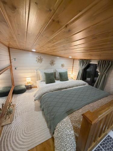 Ein Bett oder Betten in einem Zimmer der Unterkunft Tiny House Beija-Flor