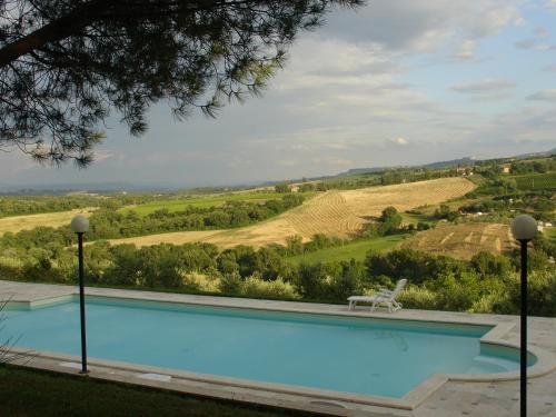 The swimming pool at or close to Le Ginestre Arte Vacanze