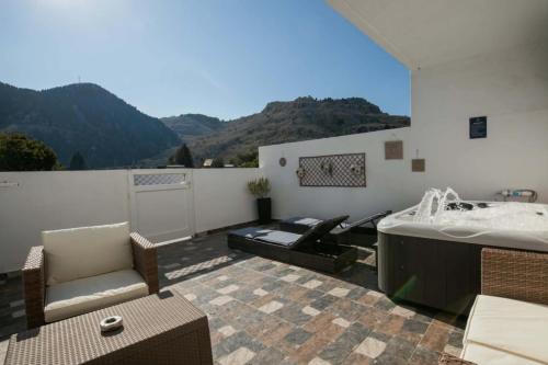 Stergios Suite with Private Jacuzzi