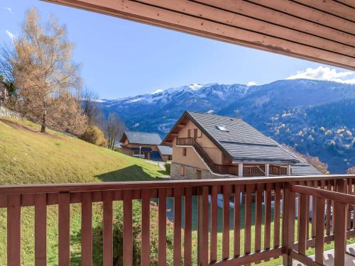 Appartement rénové 2 chambres près des pistes avec terrasse, WiFi et parking